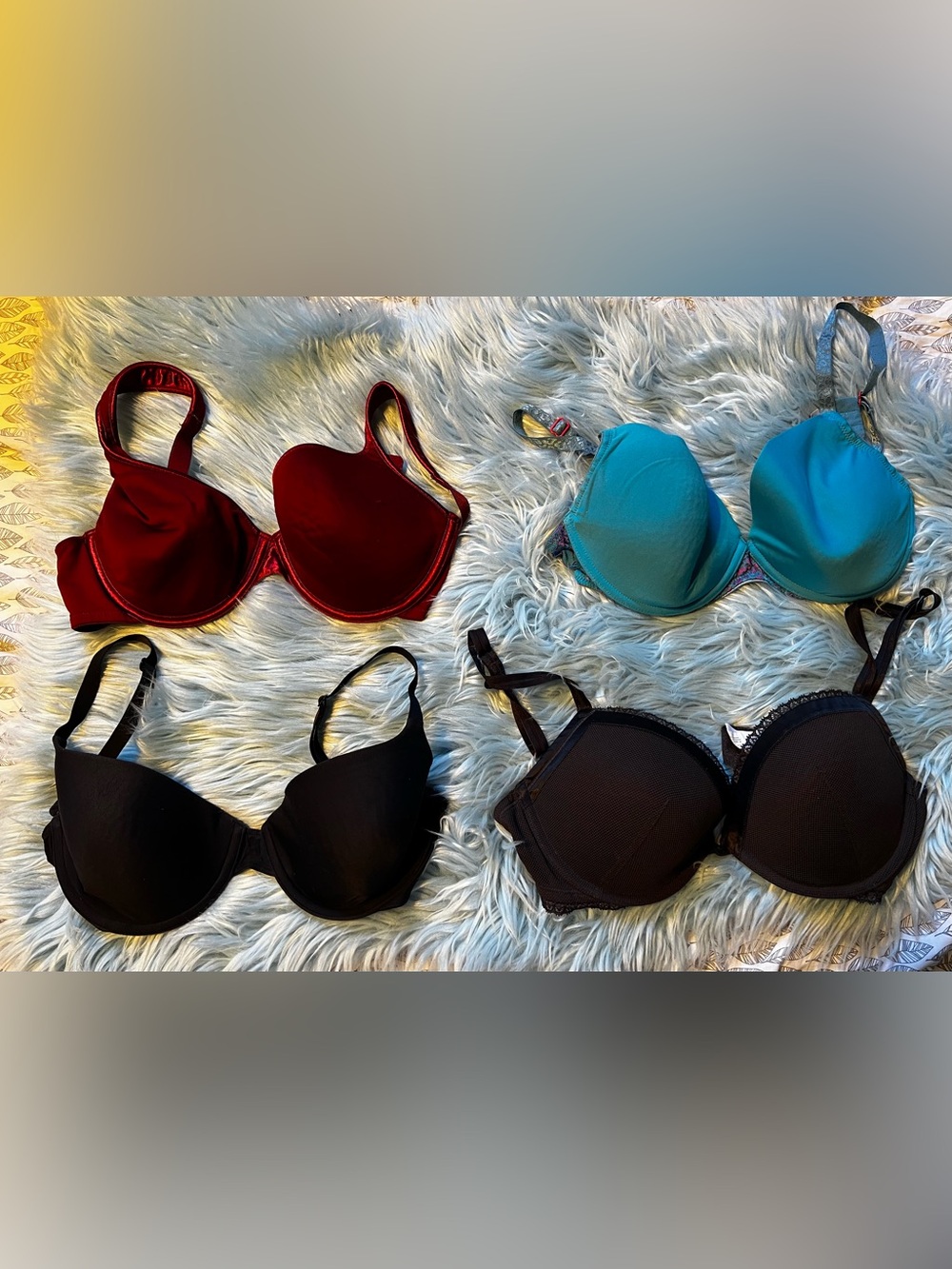 Pre Loved 34D Lot of 4 Underwire, Adjustable Straps Bras in Multiple Colors